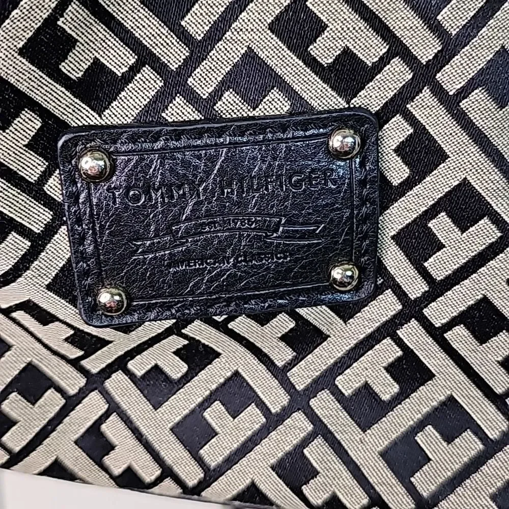 Tote Bag by Tommy Hilfiger Signature Print Black Beige with Goldtone Hardware